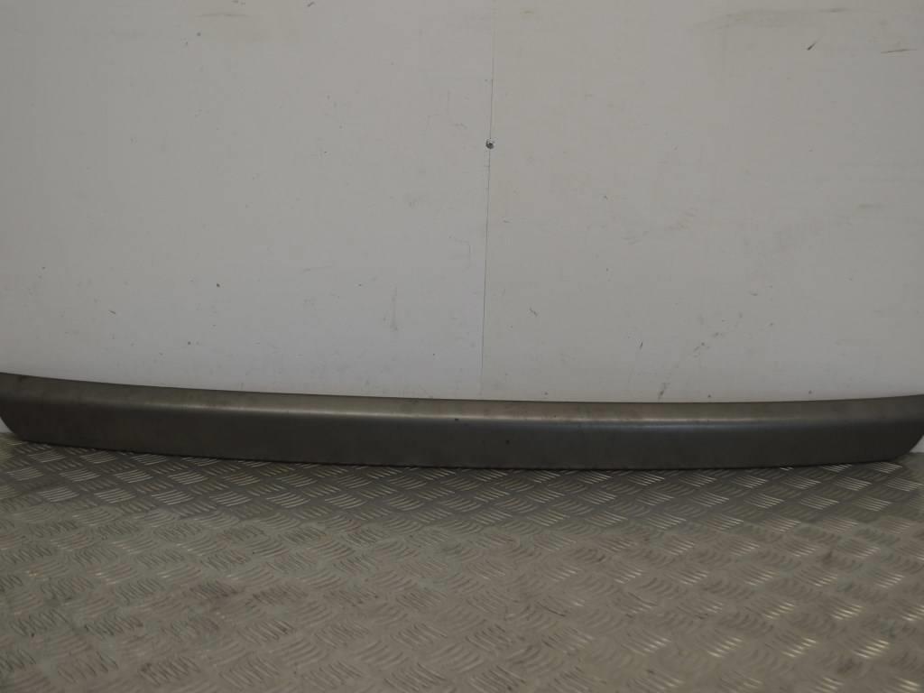 Накладка двери (крышки) багажника