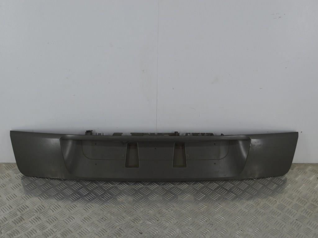 Накладка двери (крышки) багажника