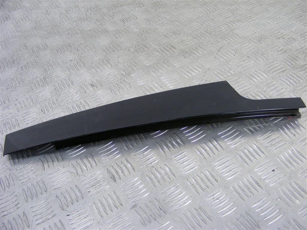 Накладка двери передней левой