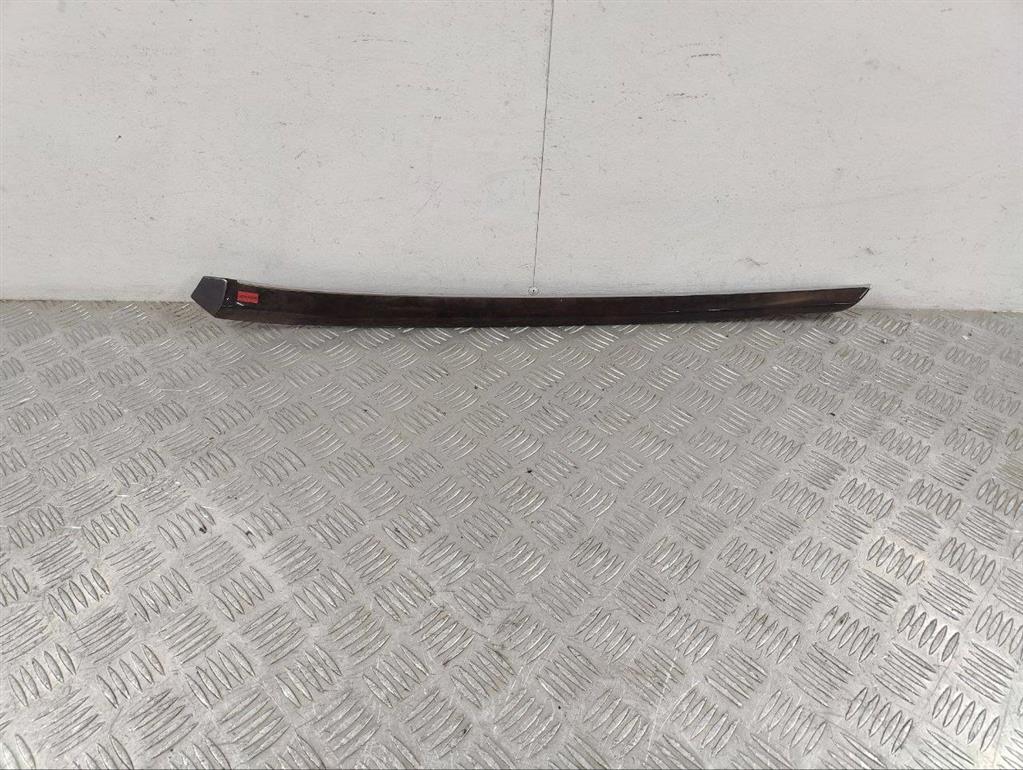 Накладка двери передней левой