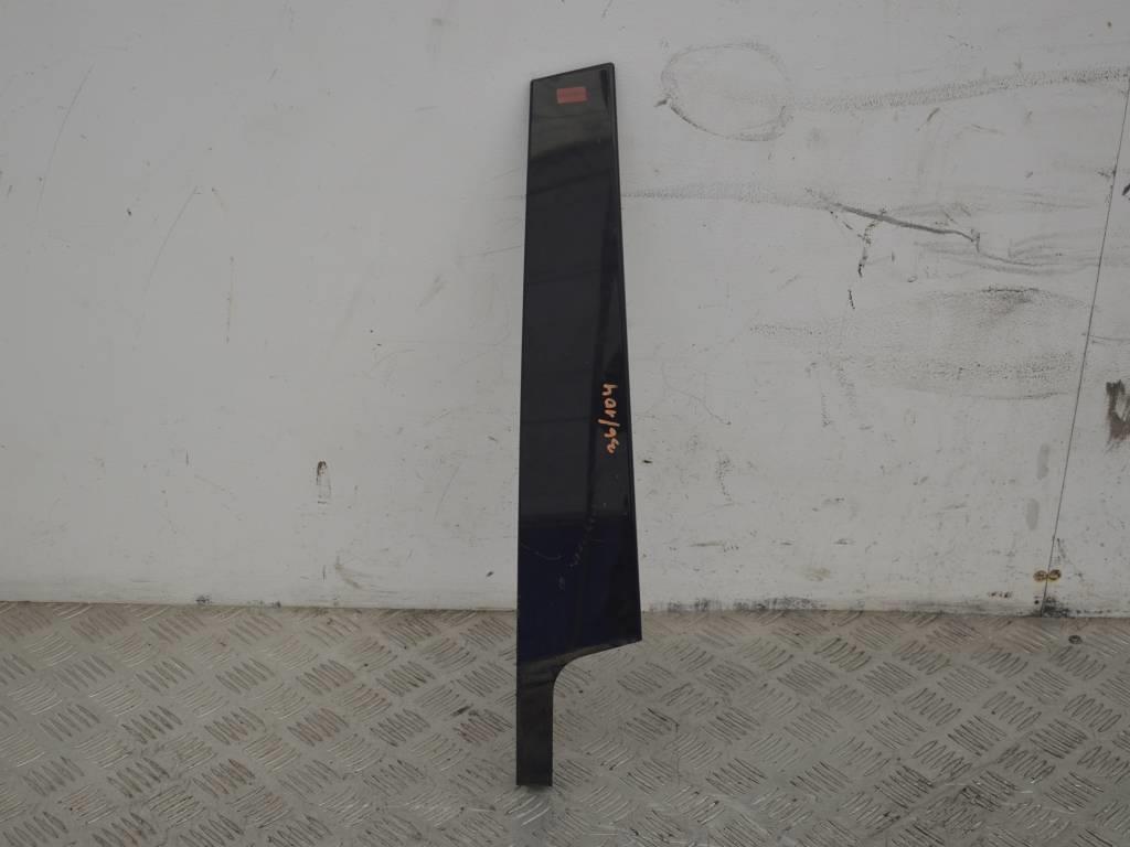 Накладка двери передней левой