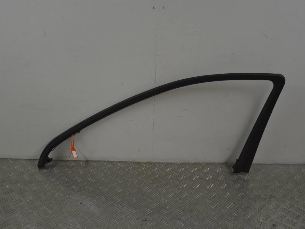 Накладка двери передней правой