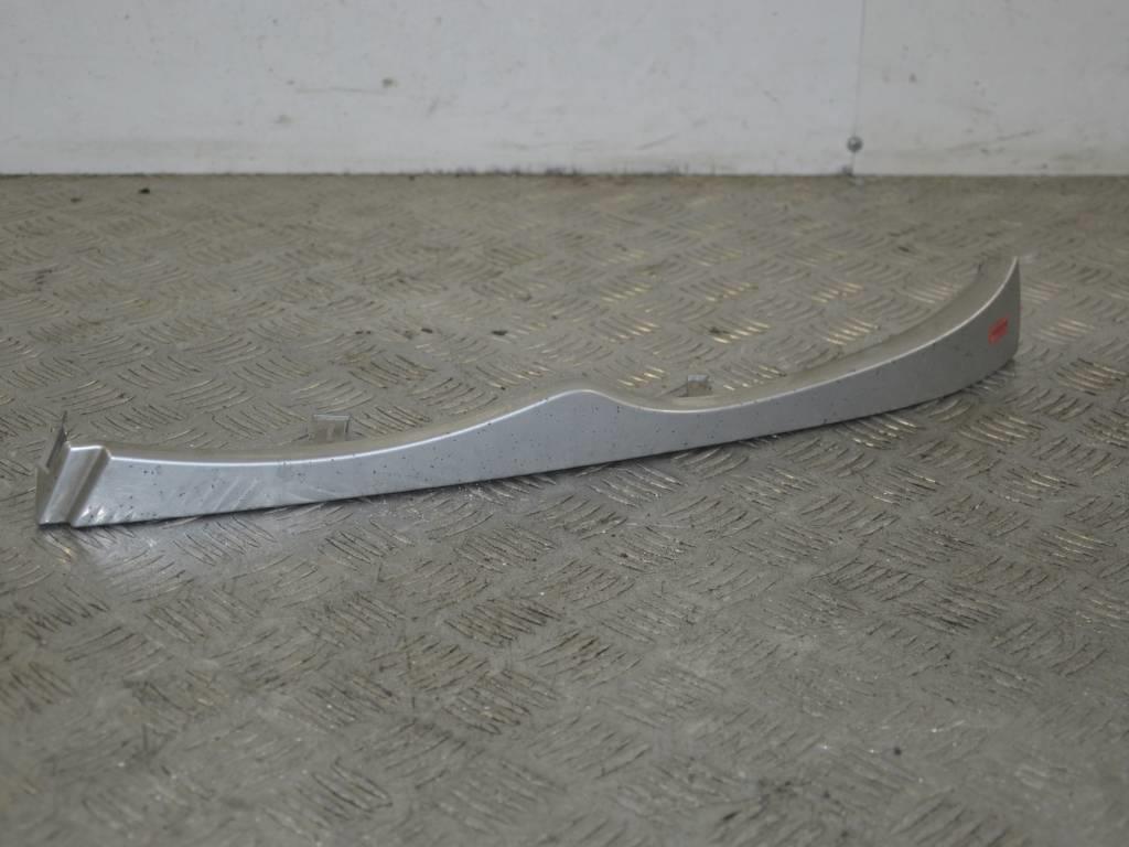 Накладка (ресничка) левой фары