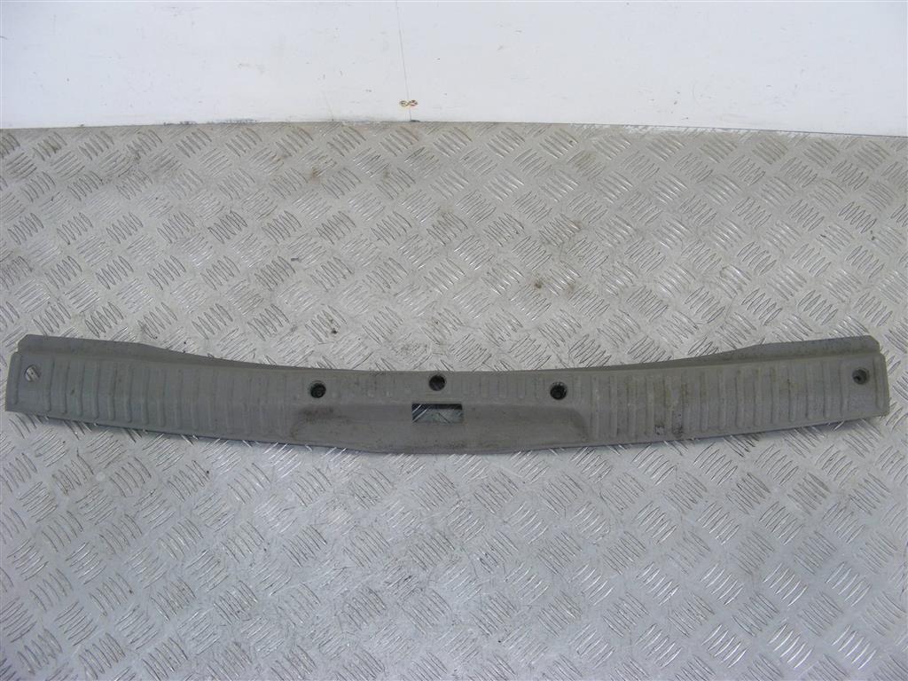 Накладка внутренняя на заднюю панель кузова