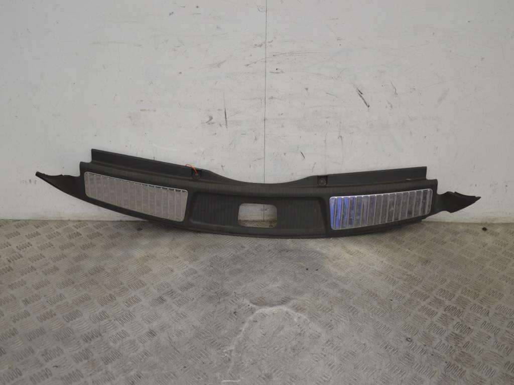 Накладка внутренняя на заднюю панель кузова