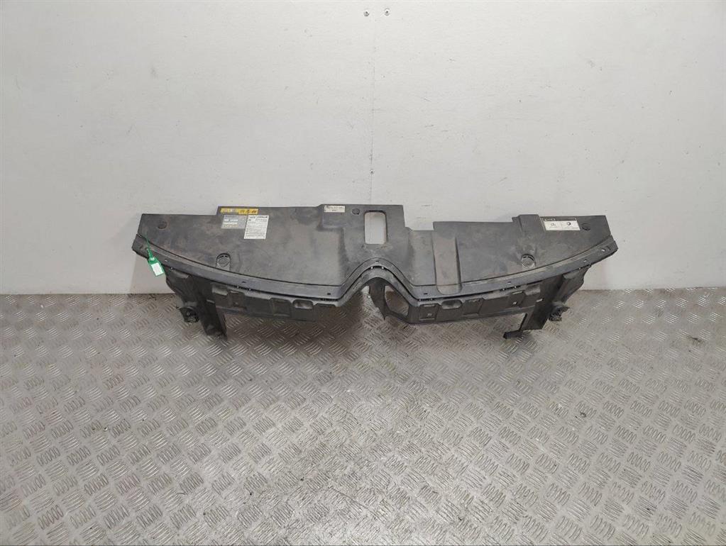 Накладка замка капота