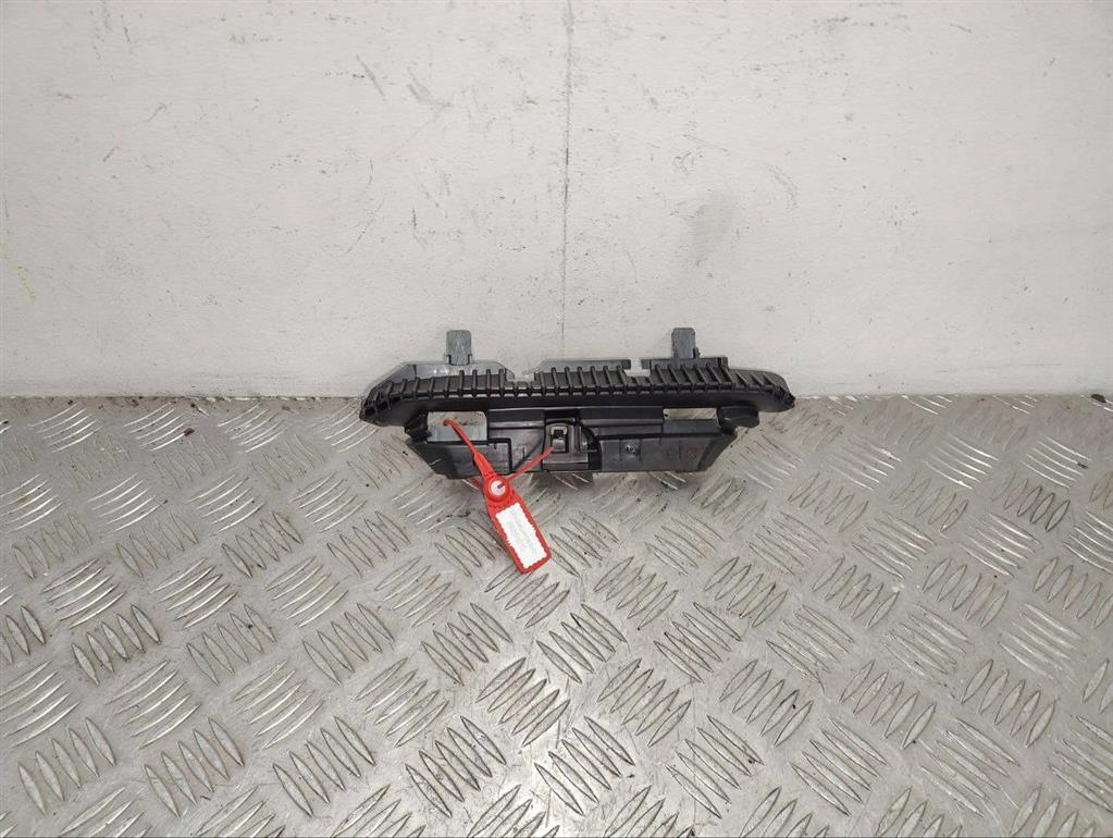 Направляющая шторки багажника (салазки)