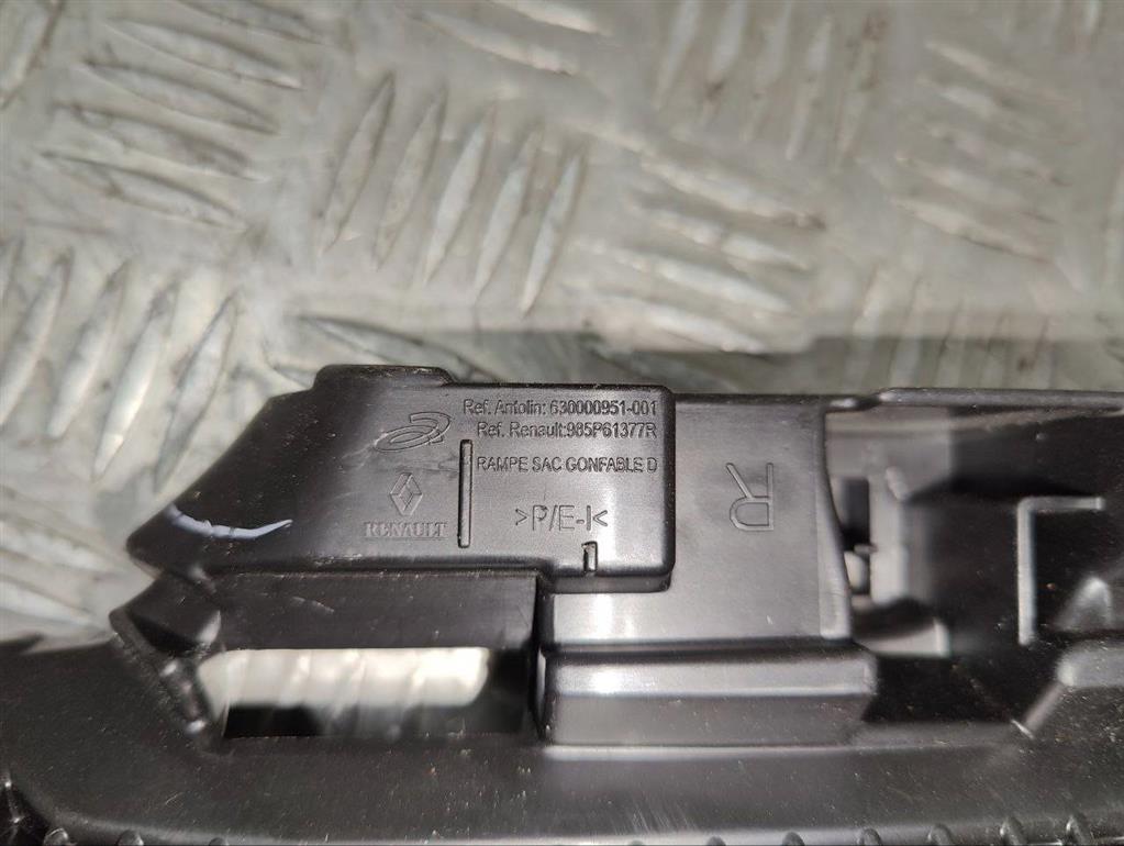 Направляющая шторки багажника (салазки)