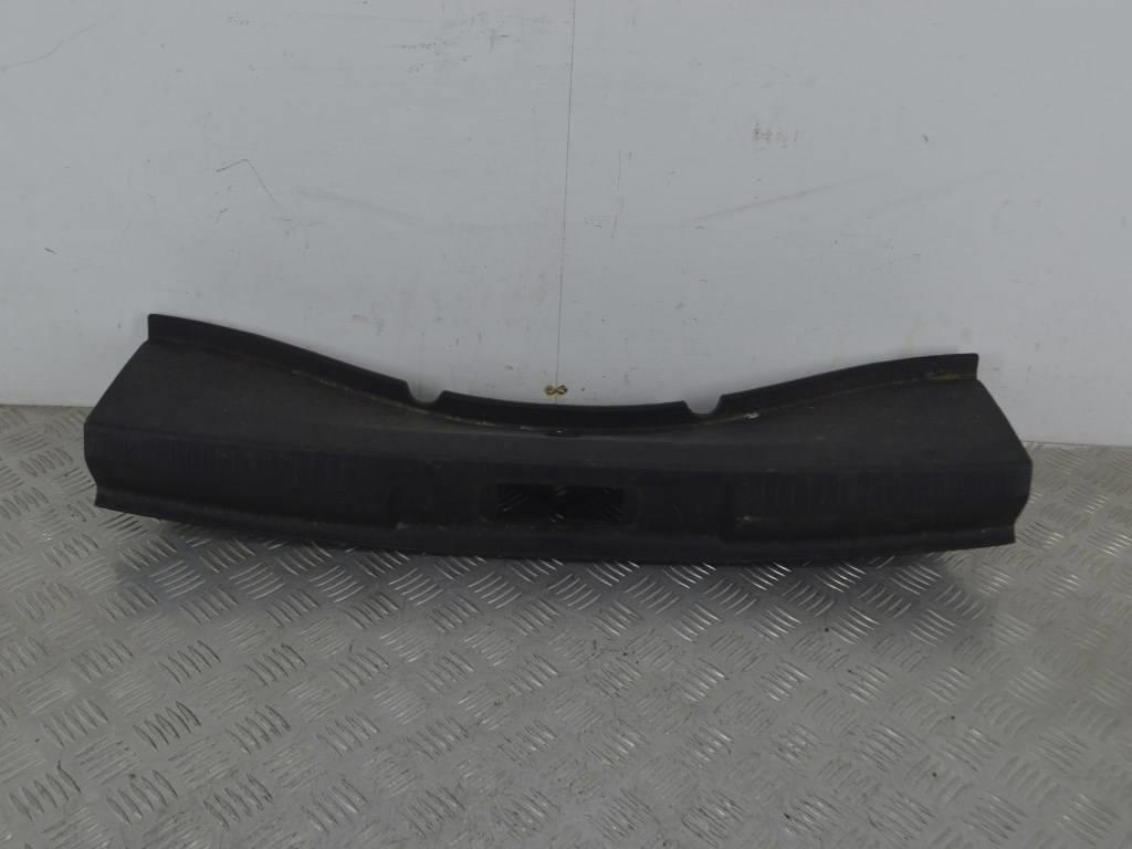 Обшивка багажника