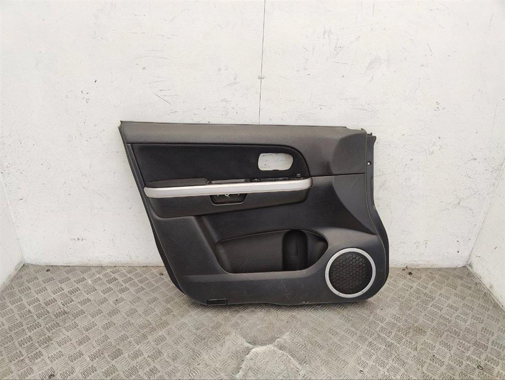 Обшивка двери передней левой (дверная карта)