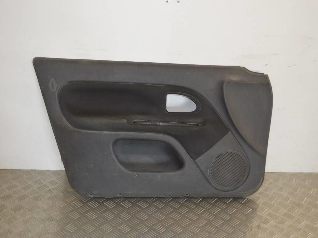 Обшивка двери передней левой (дверная карта)