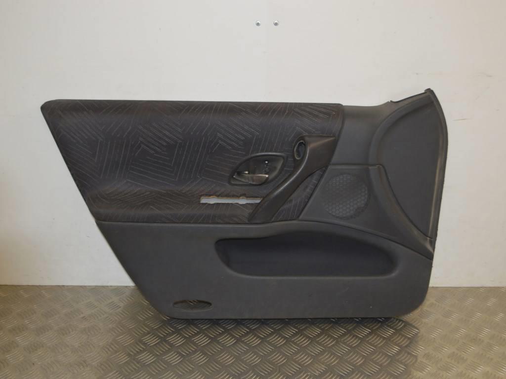 Обшивка двери передней левой (дверная карта) Renault Laguna 2 (2001-2007) 8200000081