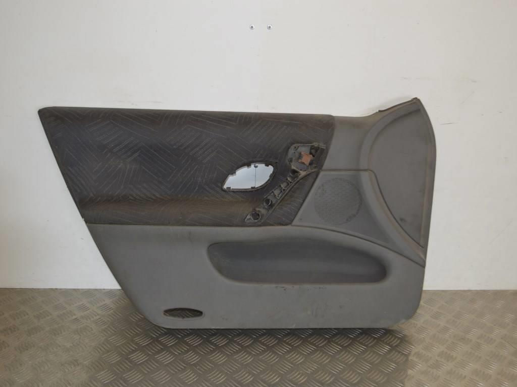 Обшивка двери передней левой (дверная карта) Renault Laguna 2 (2001-2007) 8200093152