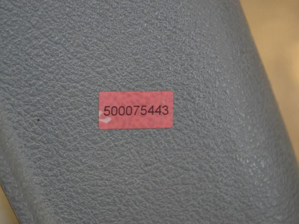 Обшивка двери передней левой (дверная карта) Renault Laguna 2 (2001-2007) 8200093152