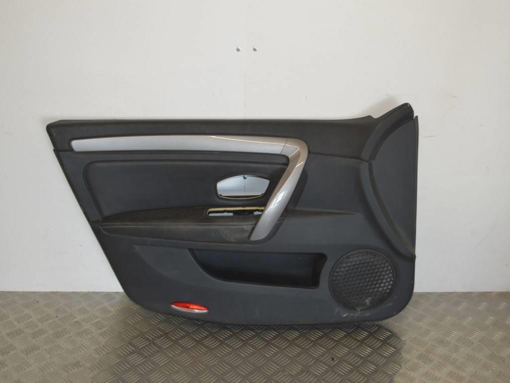 Обшивка двери передней левой (дверная карта)