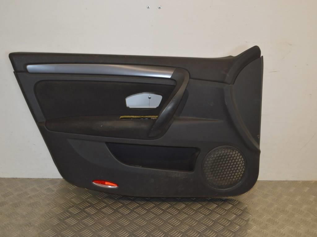 Обшивка двери передней левой (дверная карта)