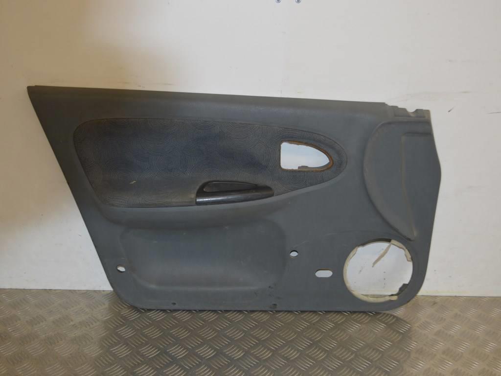 Обшивка двери передней левой (дверная карта)