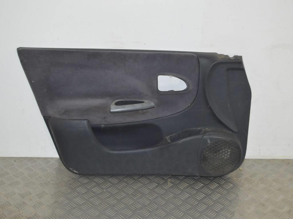 Обшивка двери передней левой (дверная карта)