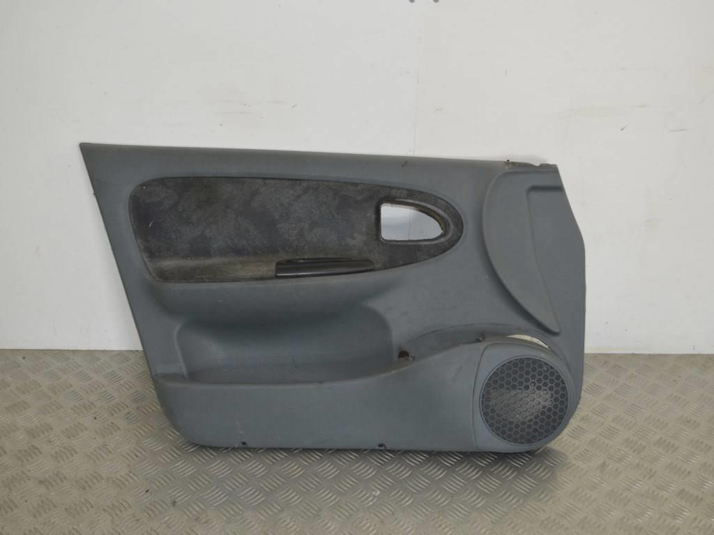 Обшивка двери передней левой (дверная карта) Renault Megane 1 (1996-2002)