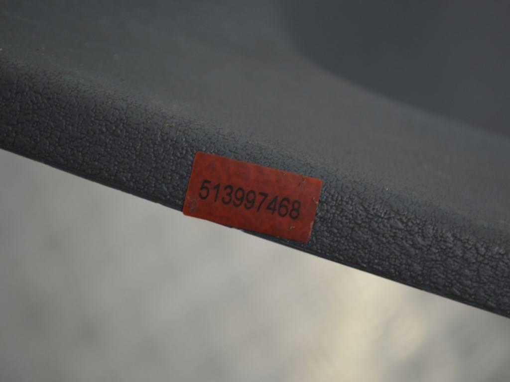 Обшивка двери передней левой (дверная карта) Renault Megane 1 (1996-2002)