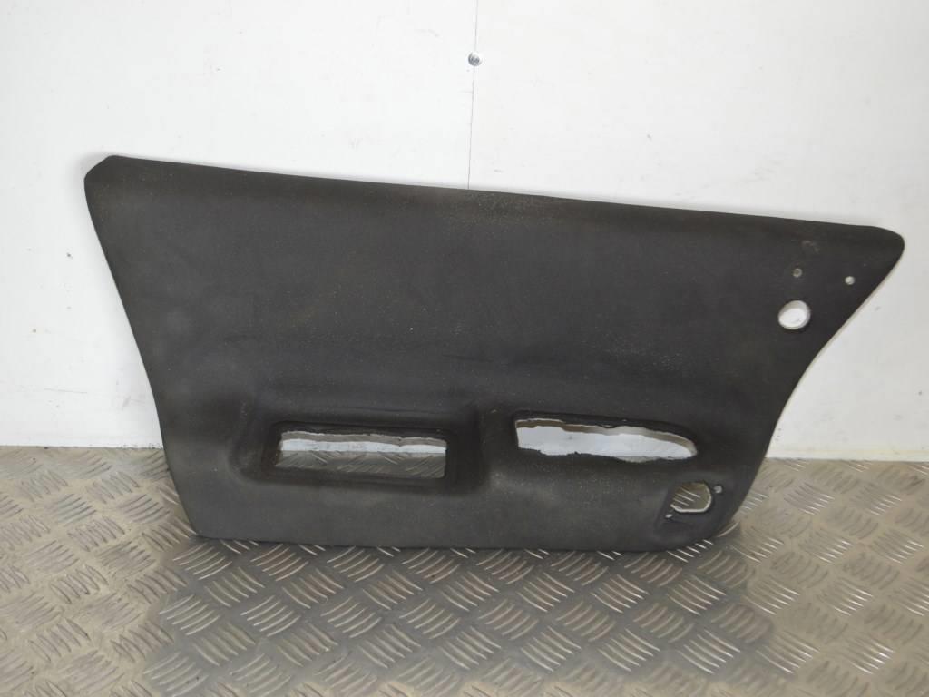 Обшивка двери передней левой (дверная карта)