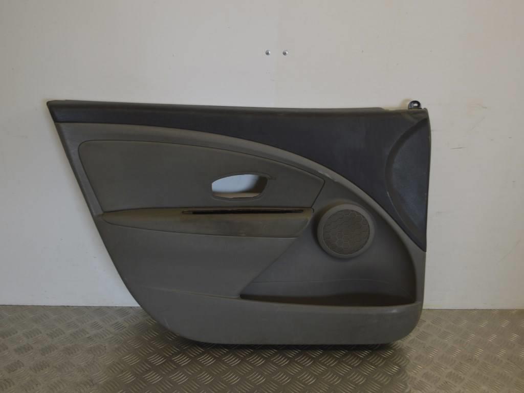 Обшивка двери передней левой (дверная карта)