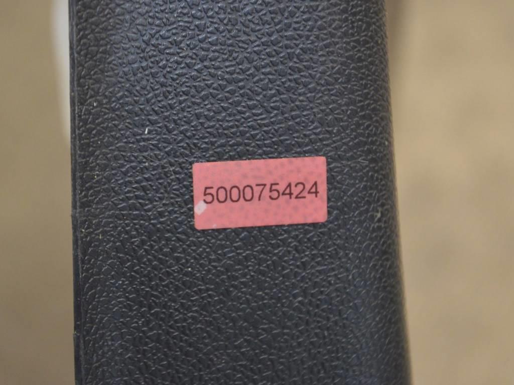 Обшивка двери передней левой (дверная карта) Renault Megane 3 (2008-2019) 809010440R