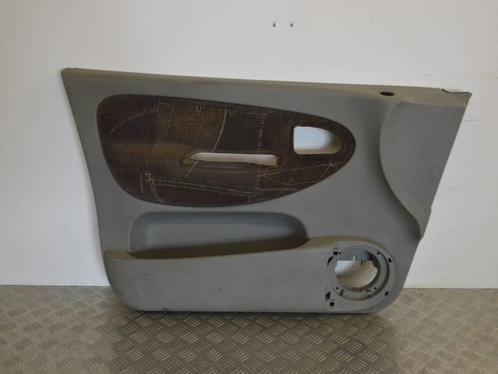Обшивка двери передней левой (дверная карта)