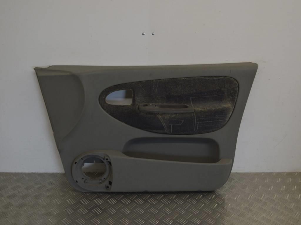 Обшивка двери передней левой (дверная карта)