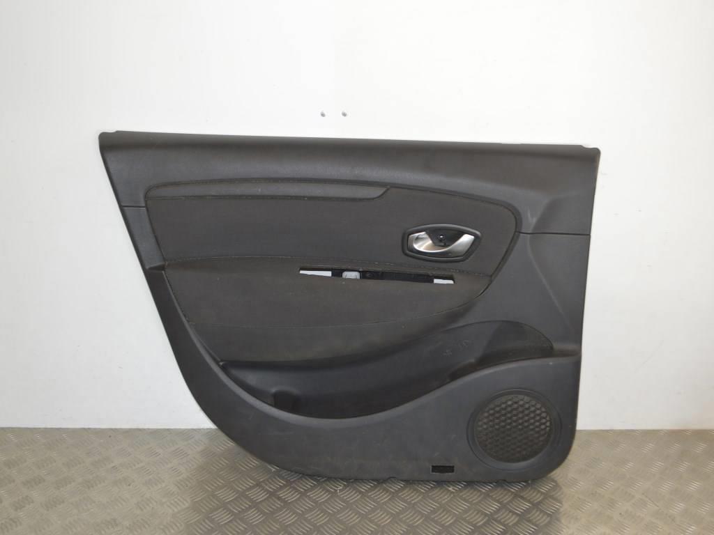 Обшивка двери передней левой (дверная карта)