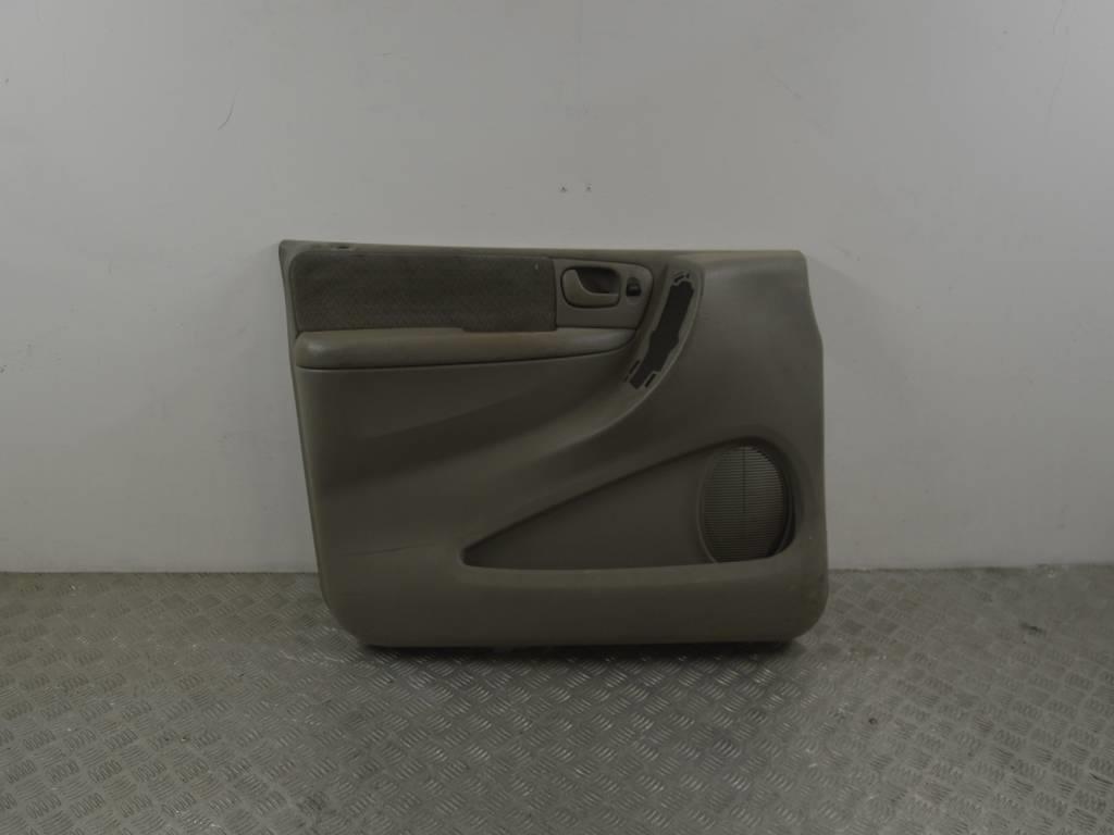 Обшивка двери передней левой (дверная карта)