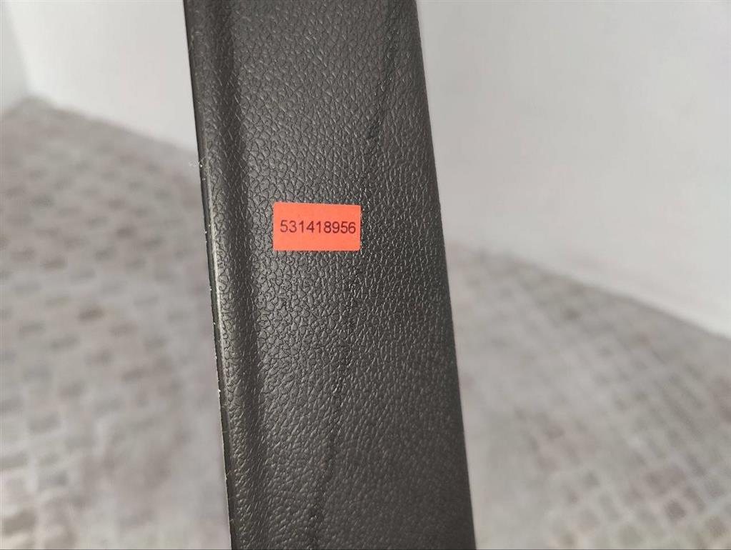 Обшивка двери передней левой (дверная карта)