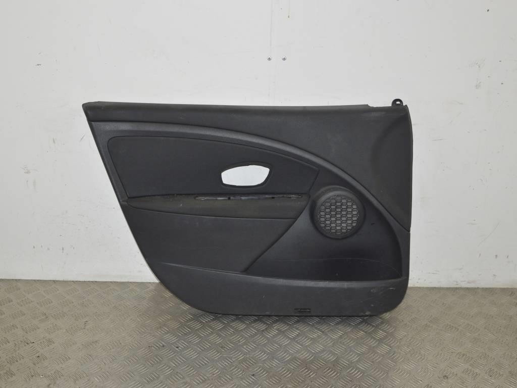 Обшивка двери передней левой (дверная карта)