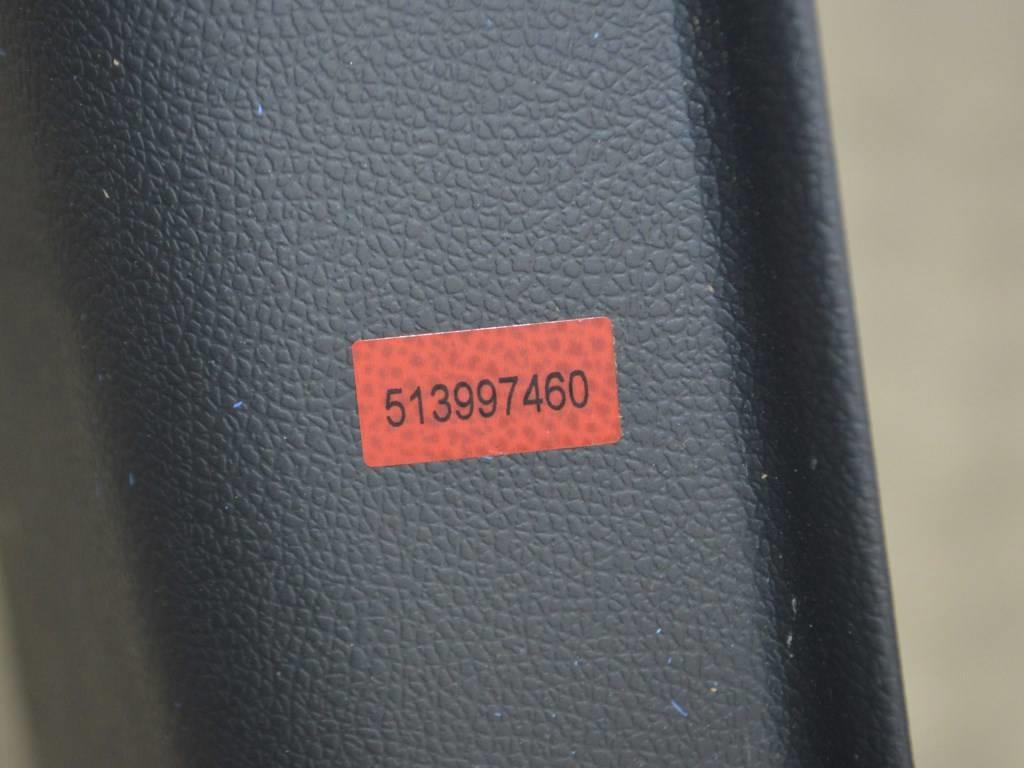 Обшивка двери передней правой (дверная карта)