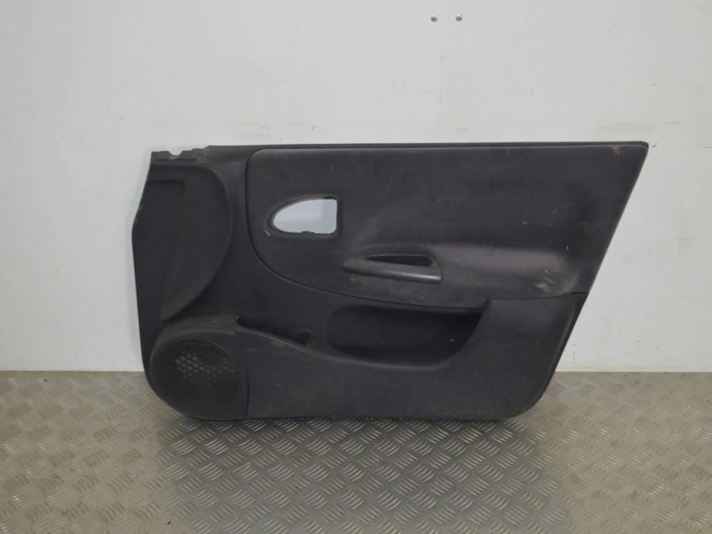 Обшивка двери передней правой (дверная карта)