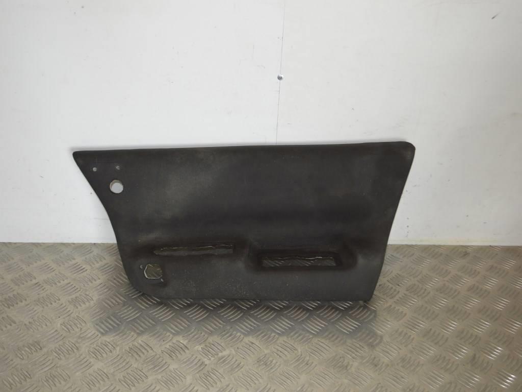Обшивка двери передней правой (дверная карта)