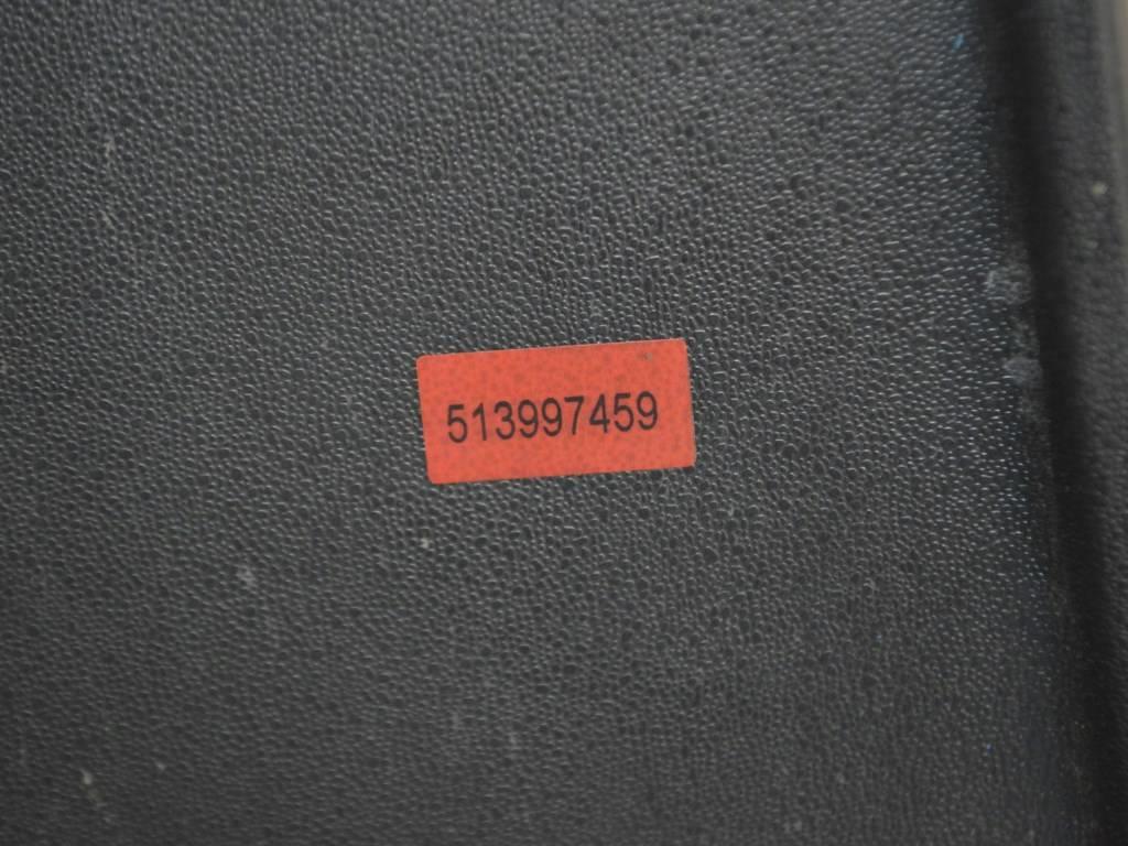 Обшивка двери передней правой (дверная карта) Renault Megane 2 (2002-2008)