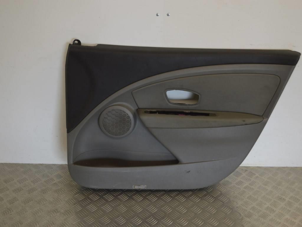 Обшивка двери передней правой (дверная карта) Renault Megane 3 (2008-2019) 809000423R