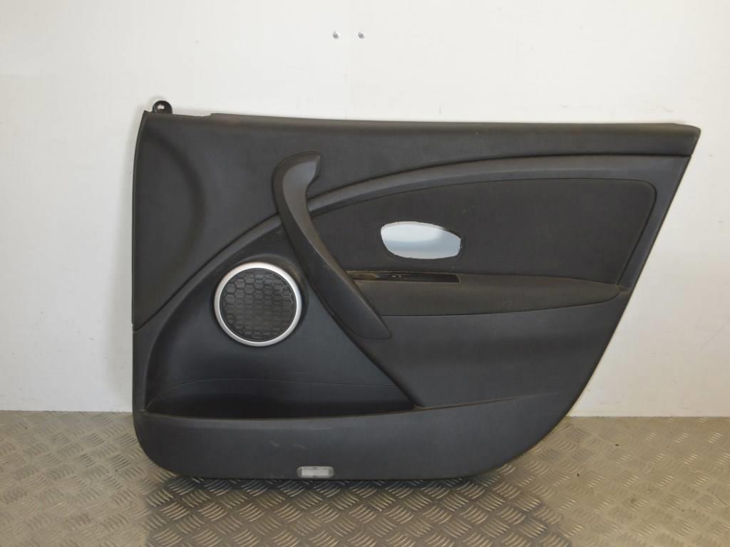 Обшивка двери передней правой (дверная карта) Renault Megane 3 (2008-2019) 809003907R