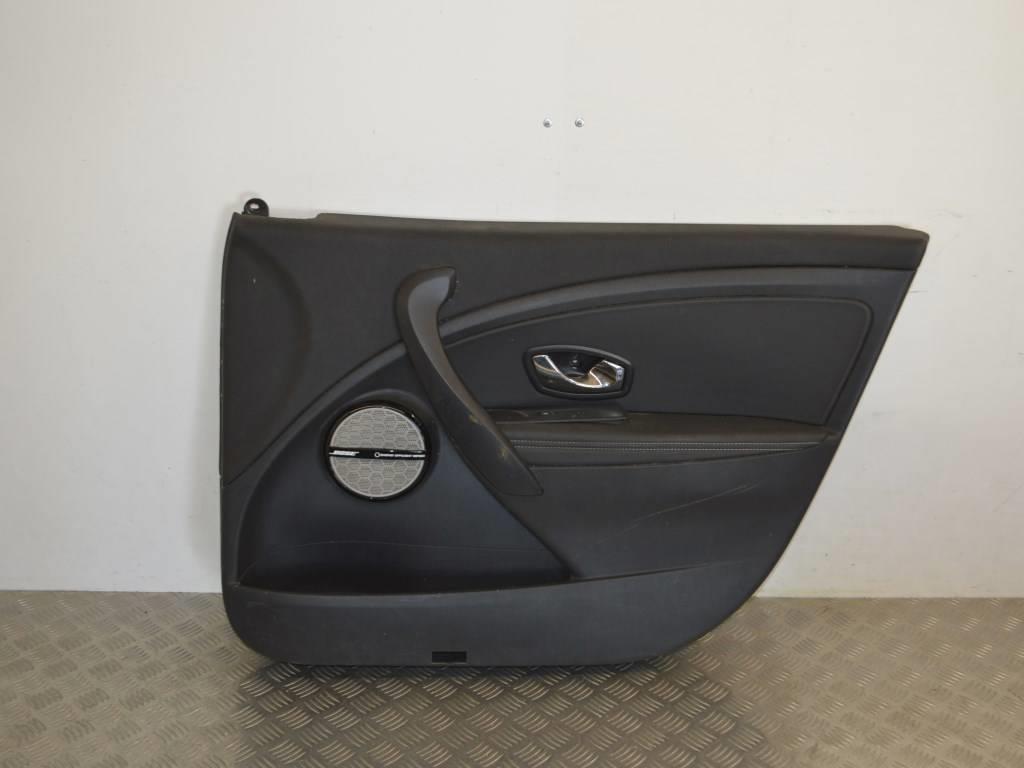 Обшивка двери передней правой (дверная карта) Renault Megane 3 (2008-2019) 809008964R