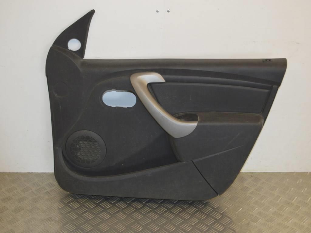 Обшивка двери передней правой (дверная карта)