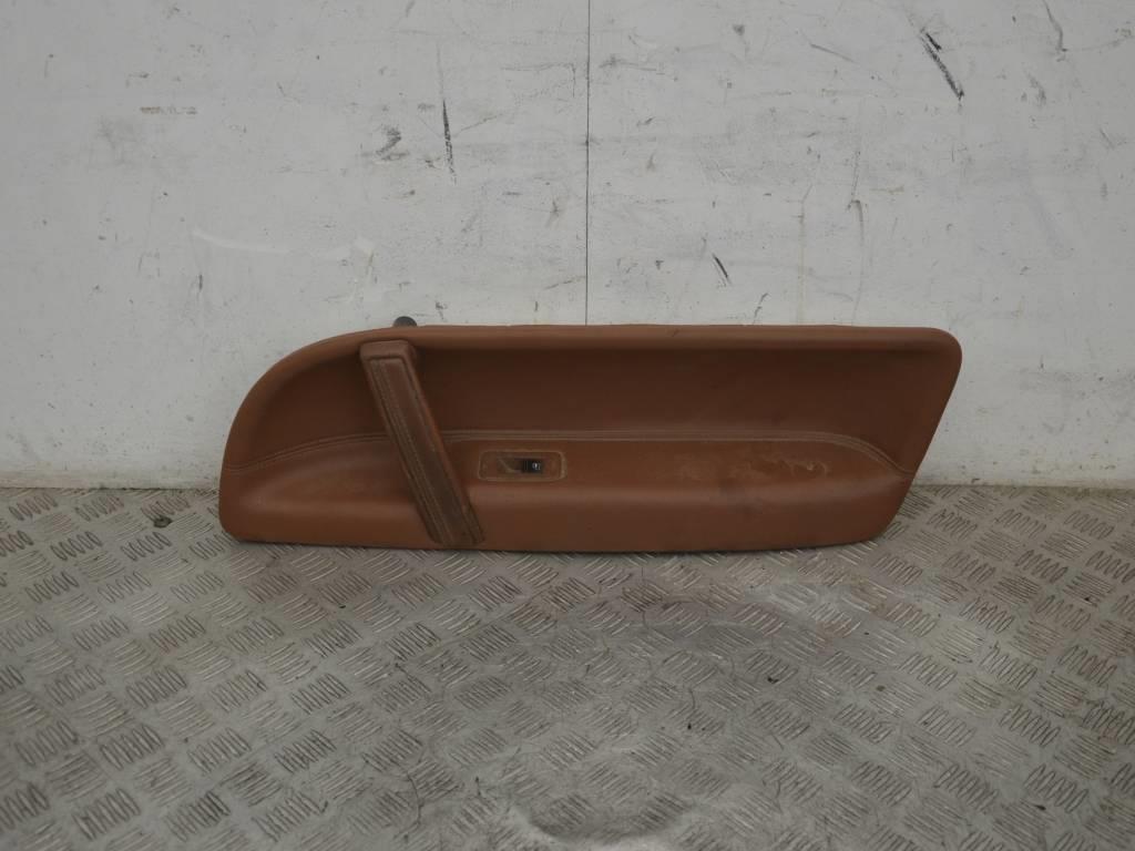 Обшивка двери передней правой (дверная карта)