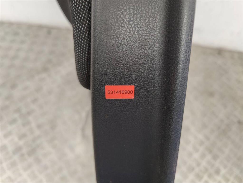 Обшивка двери передней правой (дверная карта)