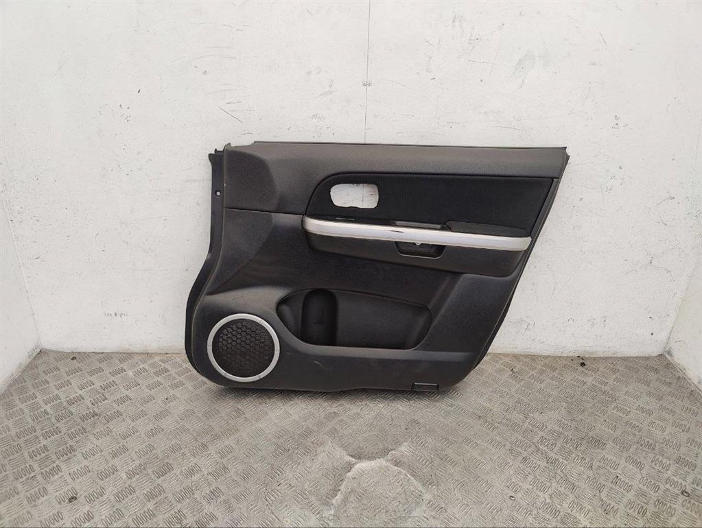 Обшивка двери передней правой (дверная карта)