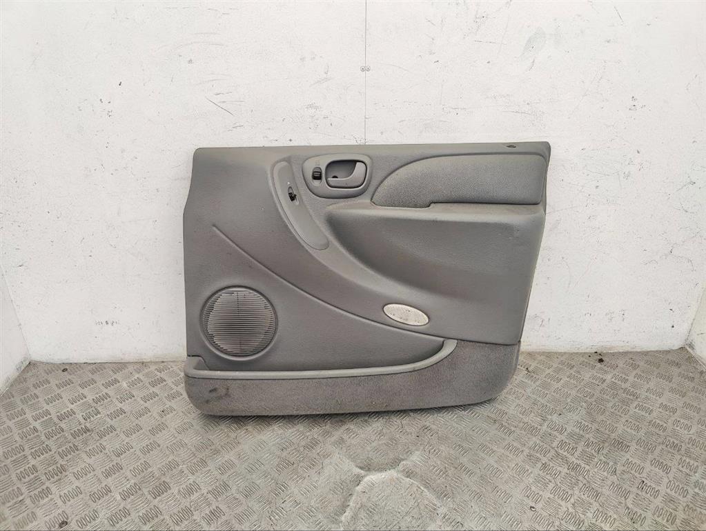 Обшивка двери передней правой (дверная карта)