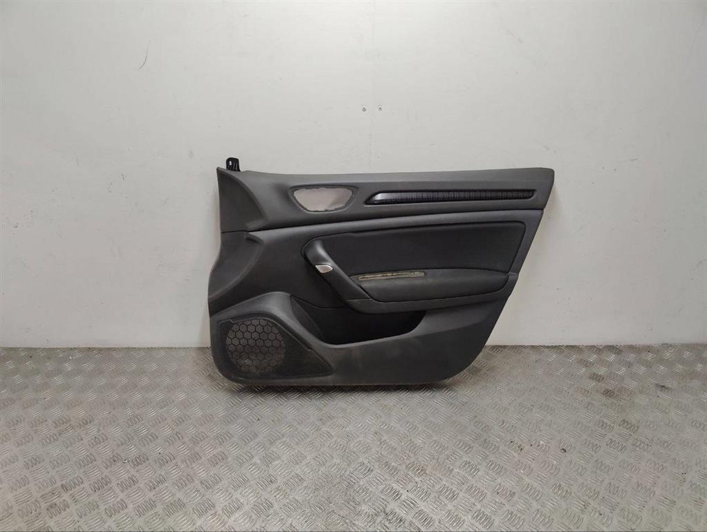 Обшивка двери передней правой (дверная карта)