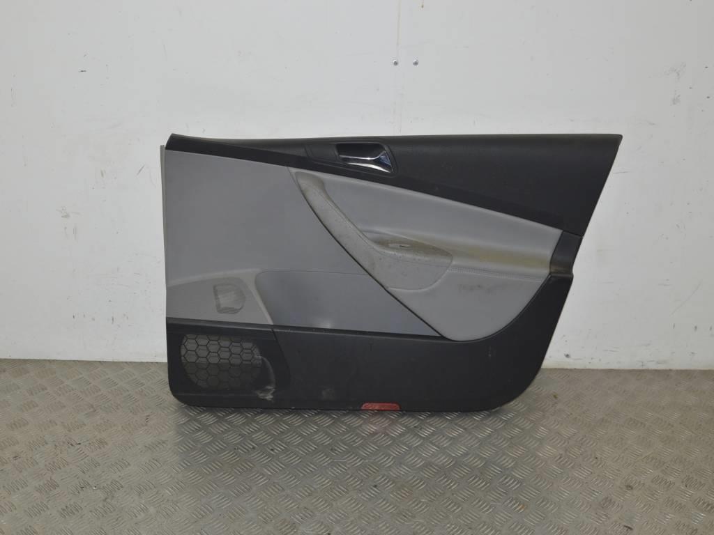 Обшивка двери передней правой (дверная карта)