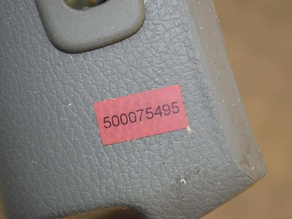 Обшивка двери задней левой (дверная карта)