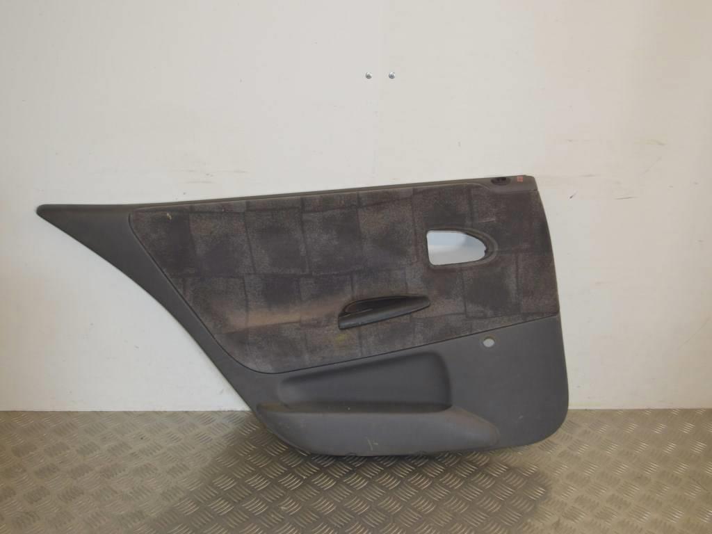 Обшивка двери задней левой (дверная карта)