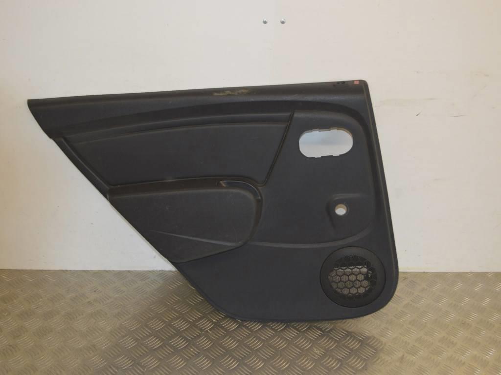 Обшивка двери задней левой (дверная карта)